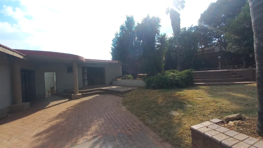 4 Bedroom Property for Sale in Oakdene Gauteng