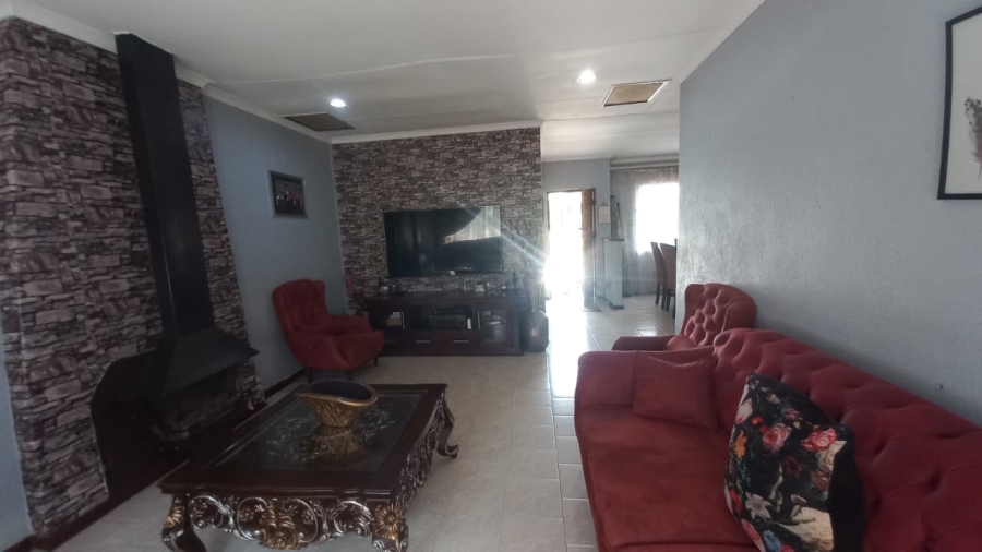 4 Bedroom Property for Sale in Oakdene Gauteng