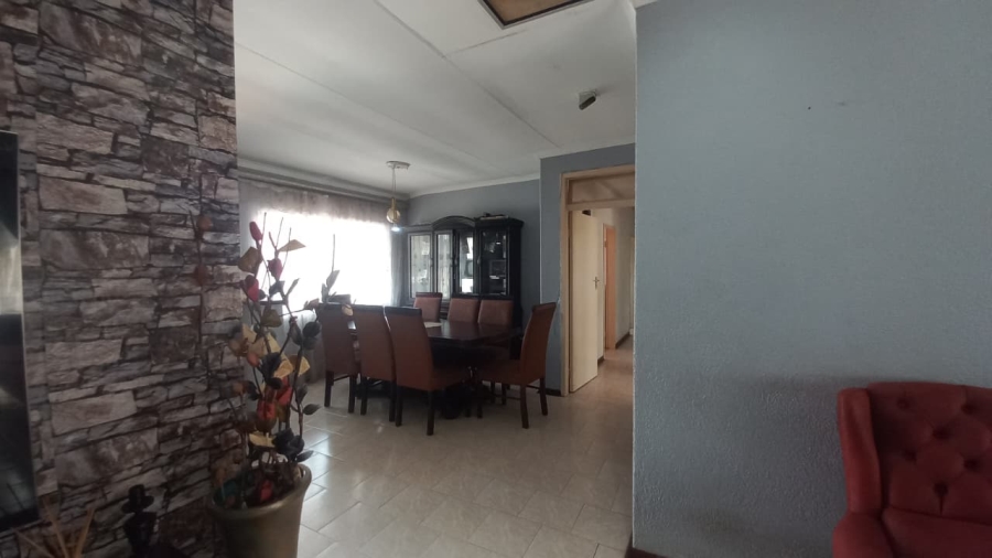 4 Bedroom Property for Sale in Oakdene Gauteng