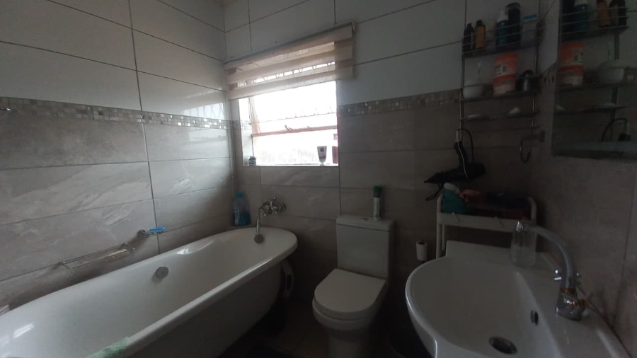4 Bedroom Property for Sale in Oakdene Gauteng