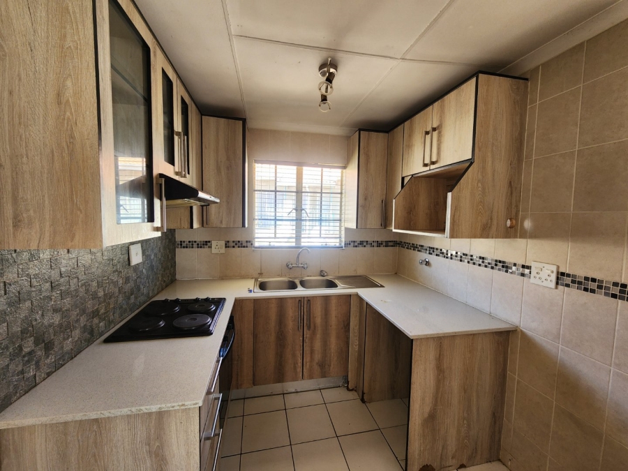 1 Bedroom Property for Sale in Vorna Valley Gauteng