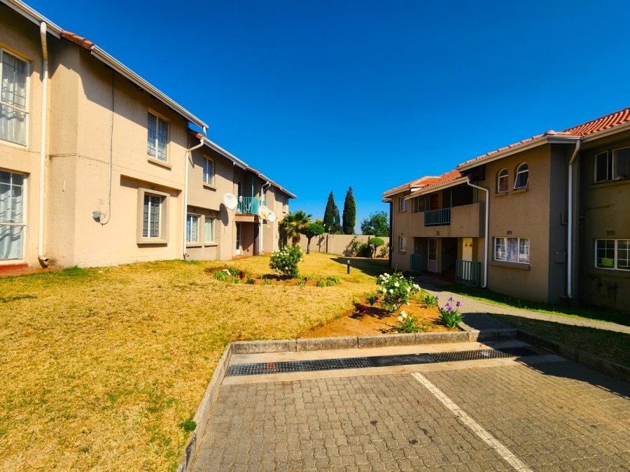 1 Bedroom Property for Sale in Vorna Valley Gauteng
