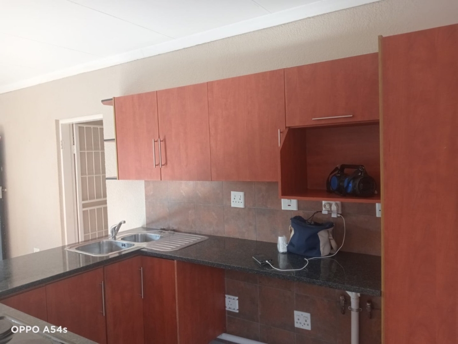2 Bedroom Property for Sale in Glen Marais Gauteng