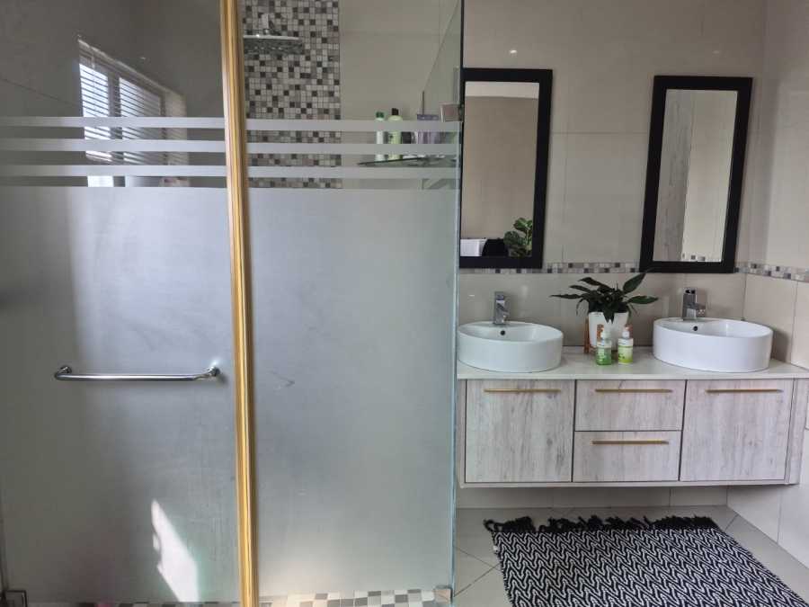 4 Bedroom Property for Sale in Thatchfield Hills Gauteng