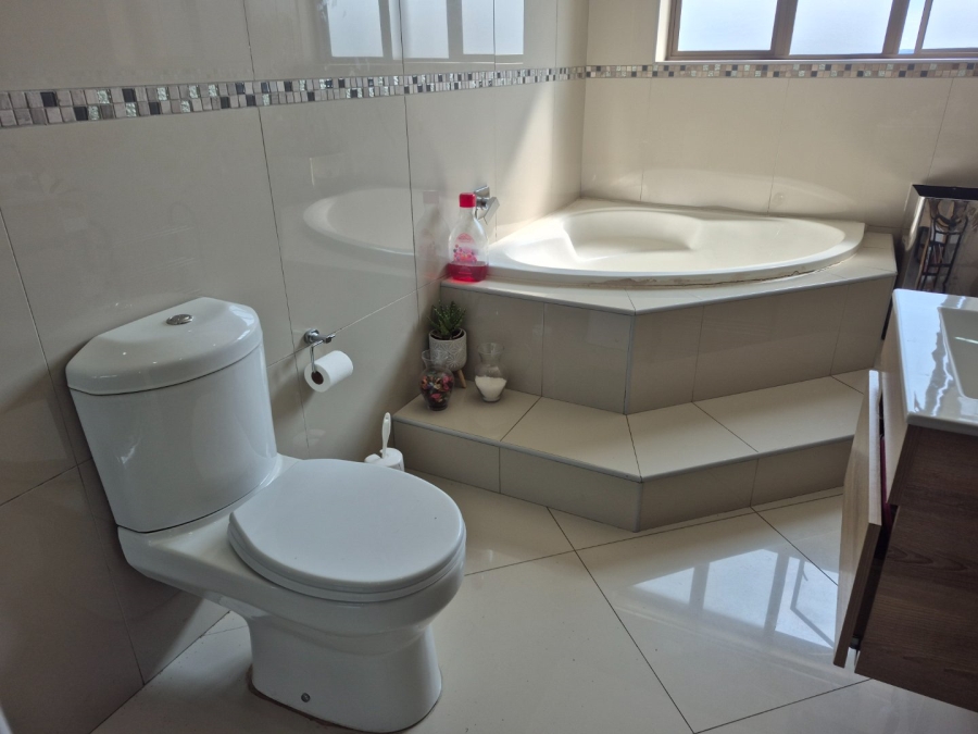 4 Bedroom Property for Sale in Thatchfield Hills Gauteng