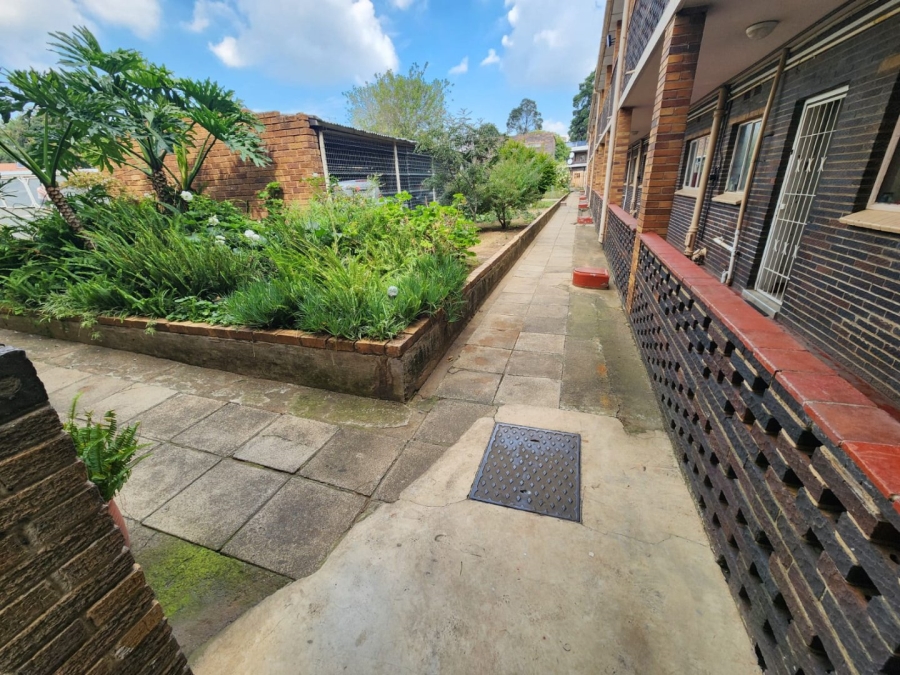 2 Bedroom Property for Sale in Crown Gardens Gauteng