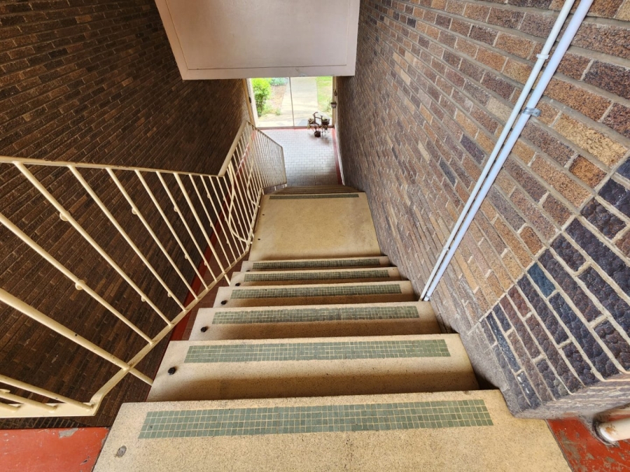 2 Bedroom Property for Sale in Crown Gardens Gauteng