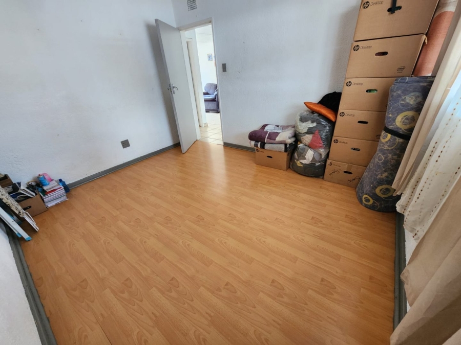 2 Bedroom Property for Sale in Crown Gardens Gauteng