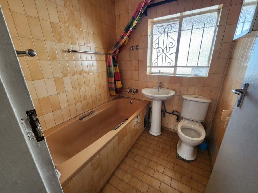 2 Bedroom Property for Sale in Crown Gardens Gauteng