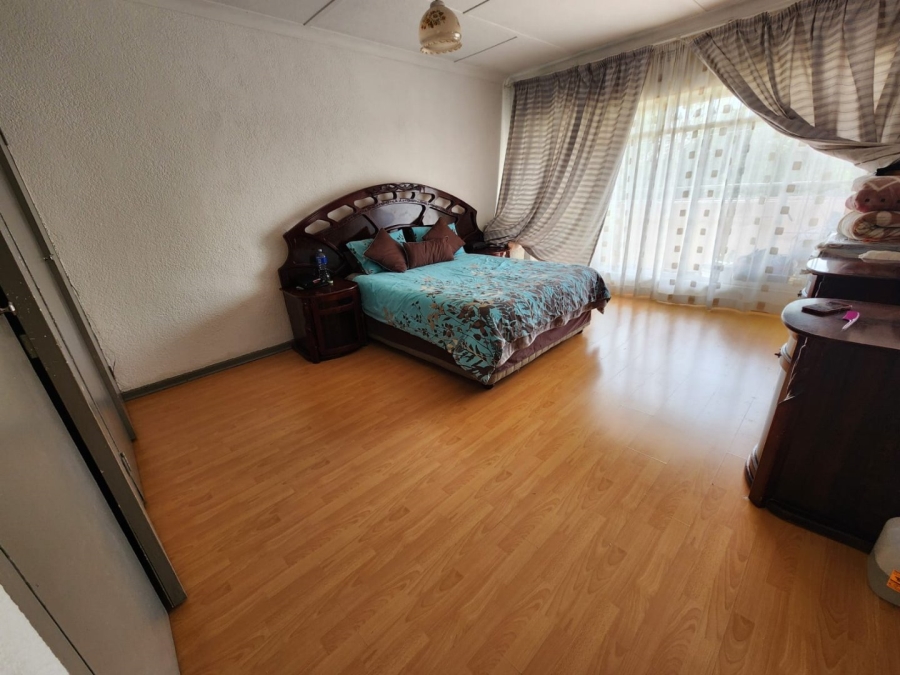 2 Bedroom Property for Sale in Crown Gardens Gauteng