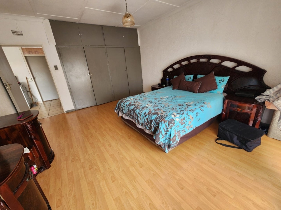 2 Bedroom Property for Sale in Crown Gardens Gauteng