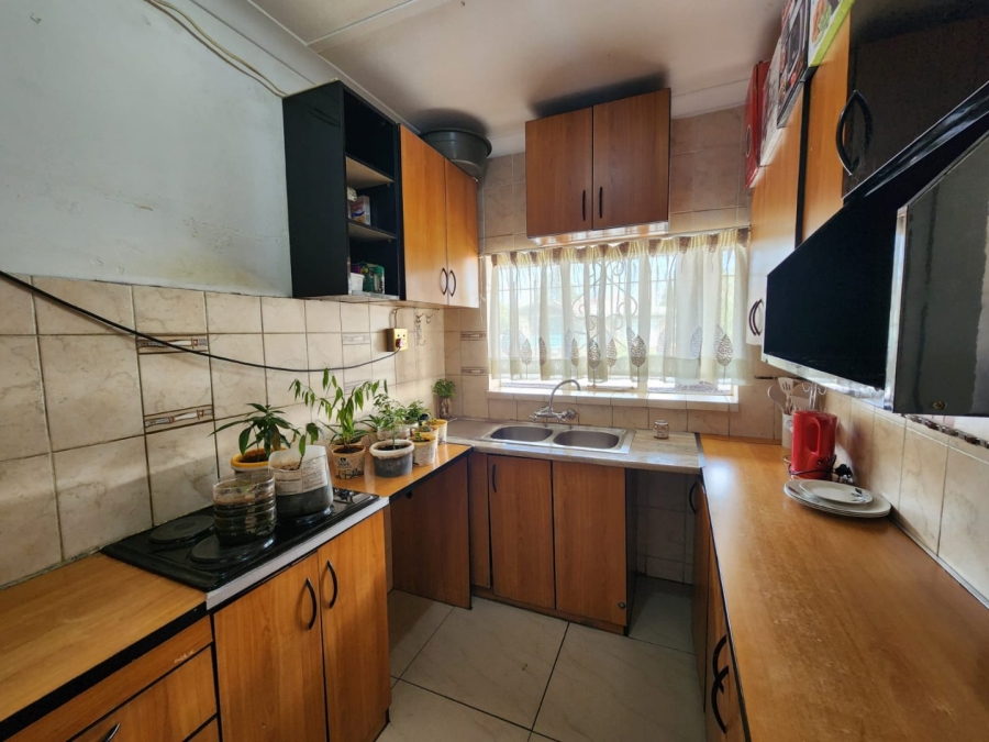 2 Bedroom Property for Sale in Crown Gardens Gauteng