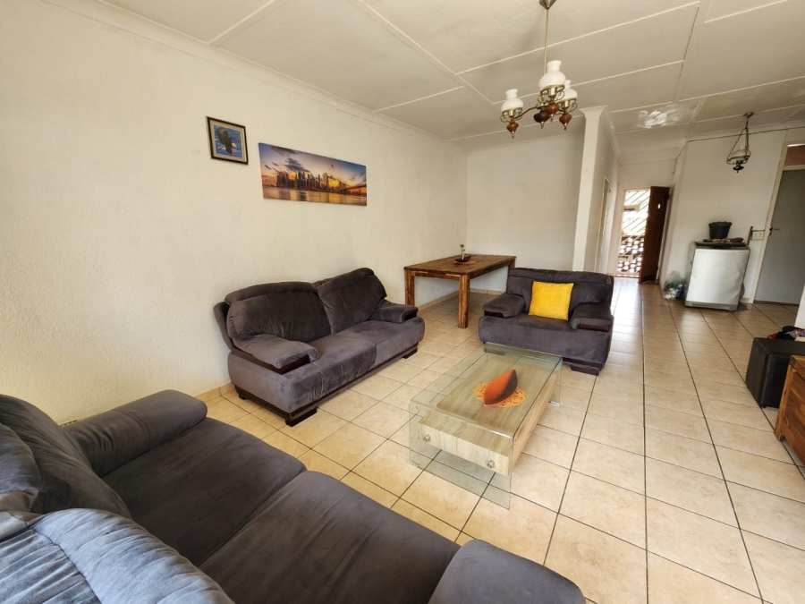 2 Bedroom Property for Sale in Crown Gardens Gauteng