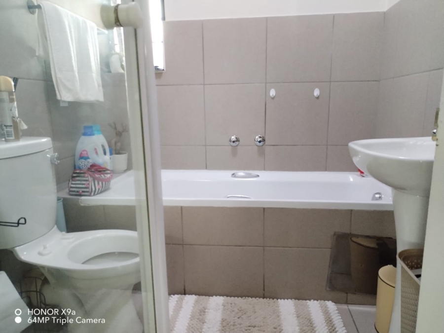 2 Bedroom Property for Sale in Ravenswood Gauteng