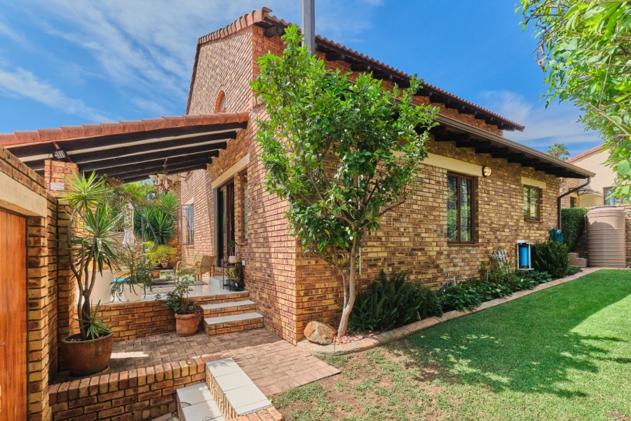 4 Bedroom Property for Sale in Bromhof Gauteng