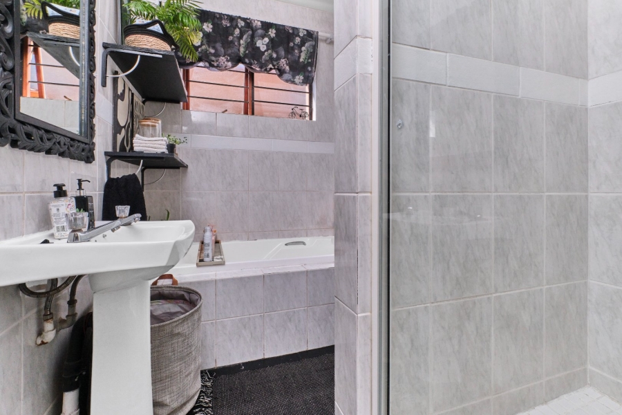 4 Bedroom Property for Sale in Bromhof Gauteng