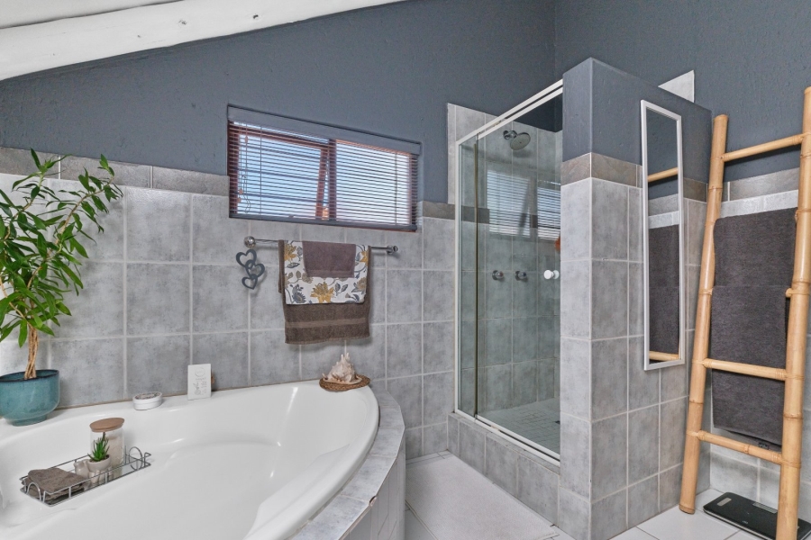 4 Bedroom Property for Sale in Bromhof Gauteng