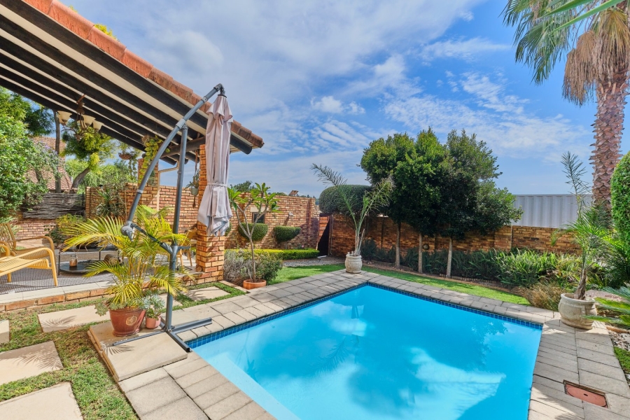 4 Bedroom Property for Sale in Bromhof Gauteng