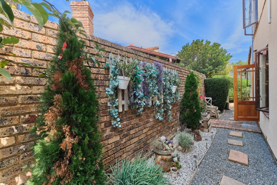 4 Bedroom Property for Sale in Bromhof Gauteng