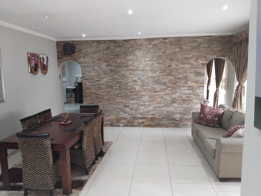 4 Bedroom Property for Sale in Illiondale Gauteng
