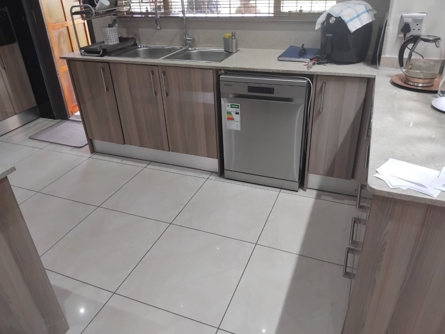 4 Bedroom Property for Sale in Illiondale Gauteng