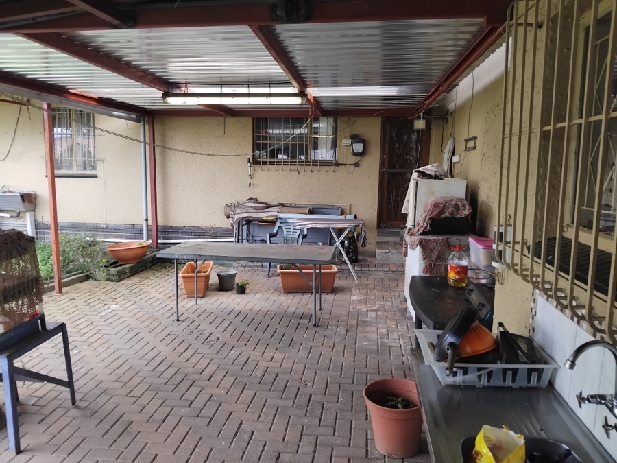 4 Bedroom Property for Sale in Illiondale Gauteng