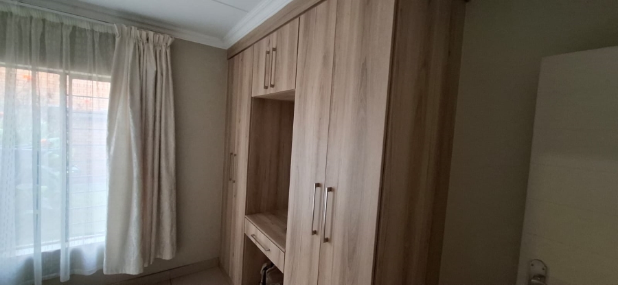 To Let 2 Bedroom Property for Rent in Andeon AH Gauteng