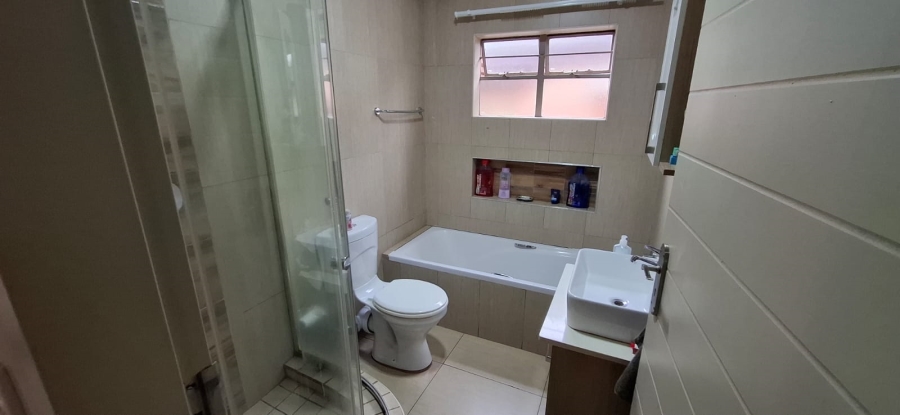 To Let 2 Bedroom Property for Rent in Andeon AH Gauteng