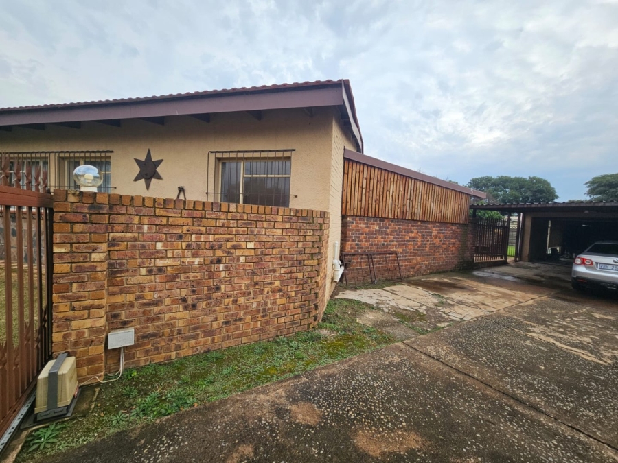 3 Bedroom Property for Sale in Casseldale Gauteng