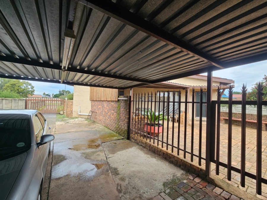 3 Bedroom Property for Sale in Casseldale Gauteng