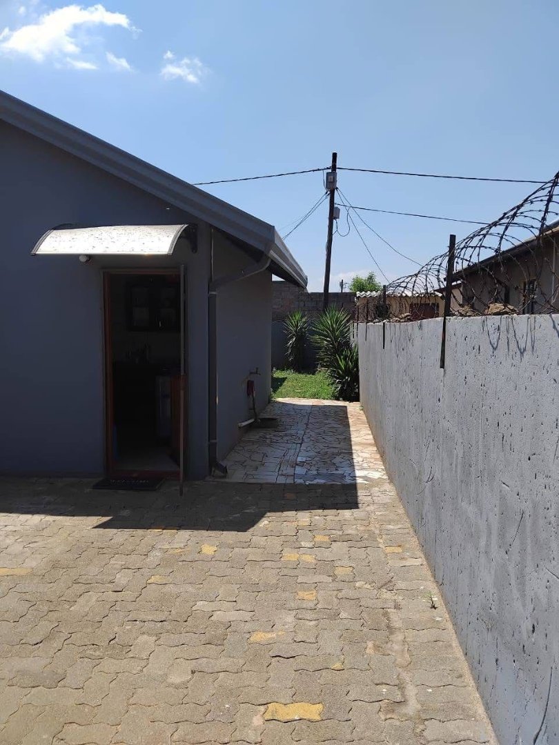To Let 3 Bedroom Property for Rent in Mfundo Park Gauteng
