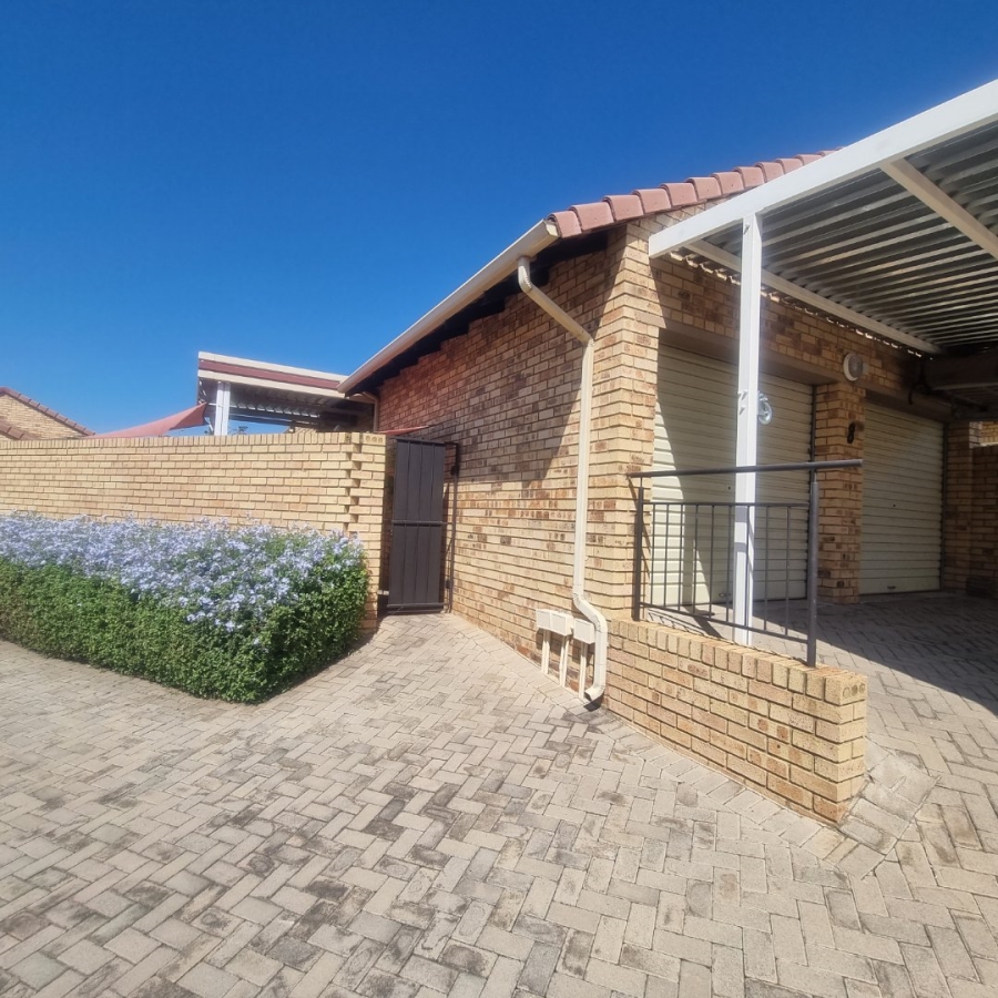 2 Bedroom Property for Sale in The Reeds Gauteng