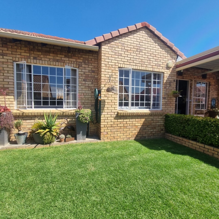 2 Bedroom Property for Sale in The Reeds Gauteng