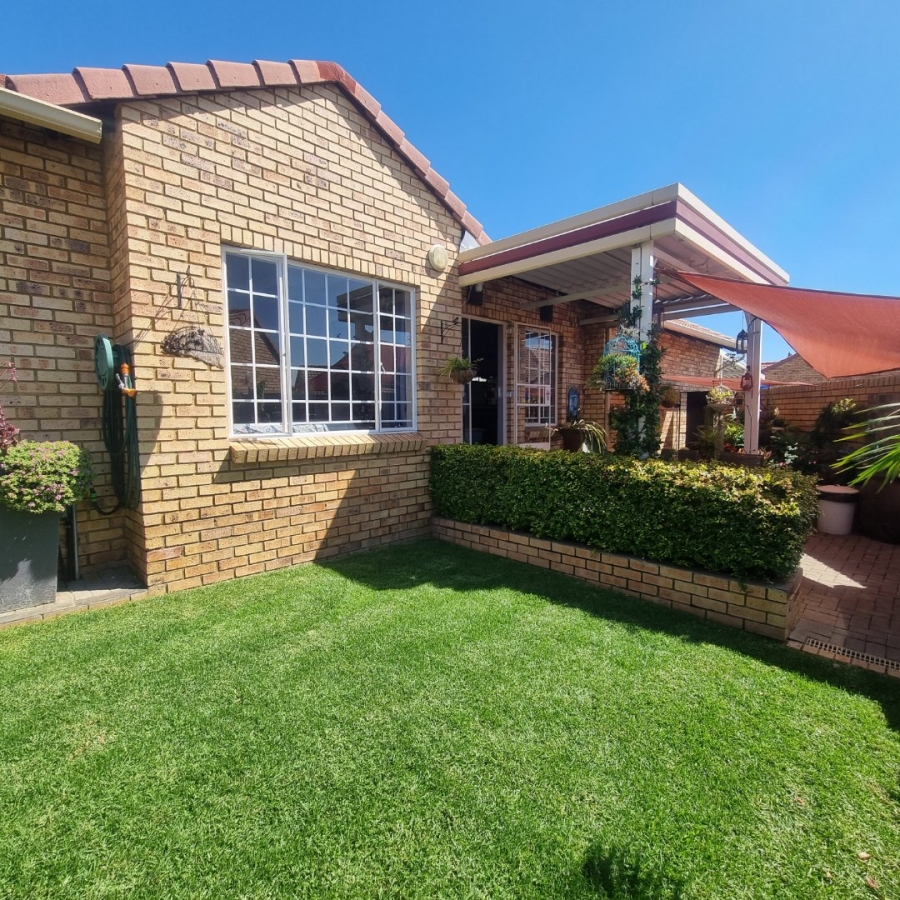 2 Bedroom Property for Sale in The Reeds Gauteng