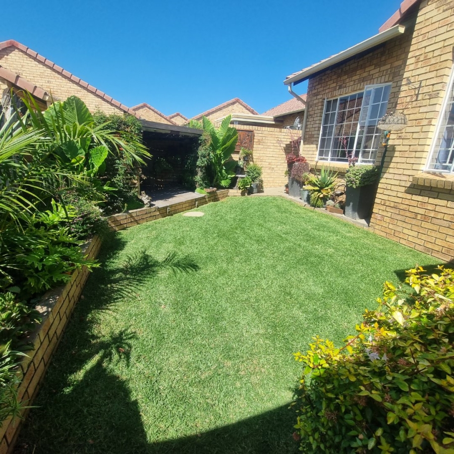 2 Bedroom Property for Sale in The Reeds Gauteng
