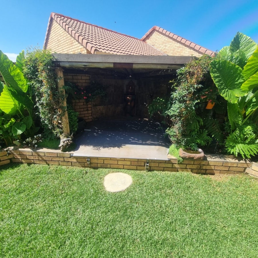 2 Bedroom Property for Sale in The Reeds Gauteng