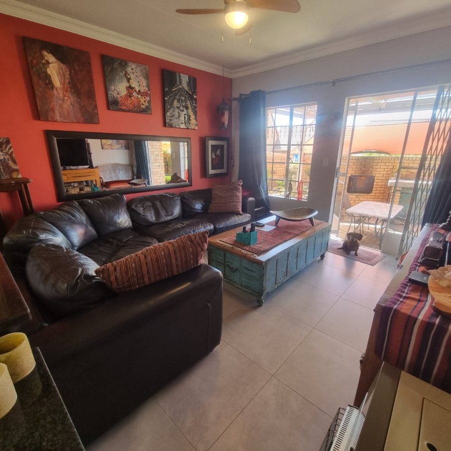 2 Bedroom Property for Sale in The Reeds Gauteng