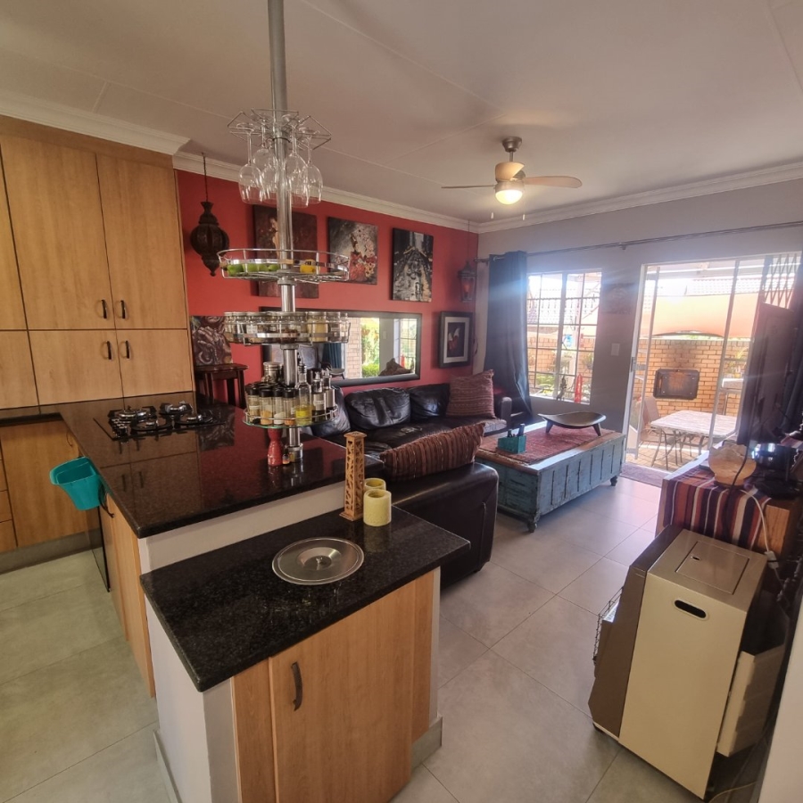 2 Bedroom Property for Sale in The Reeds Gauteng