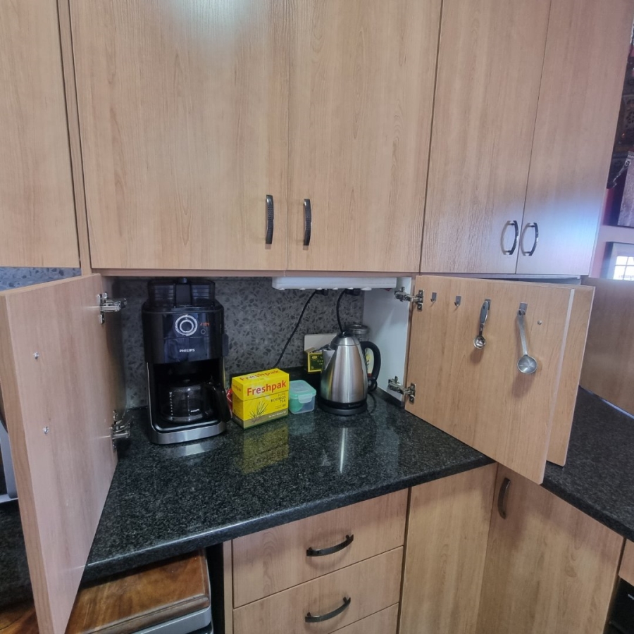 2 Bedroom Property for Sale in The Reeds Gauteng