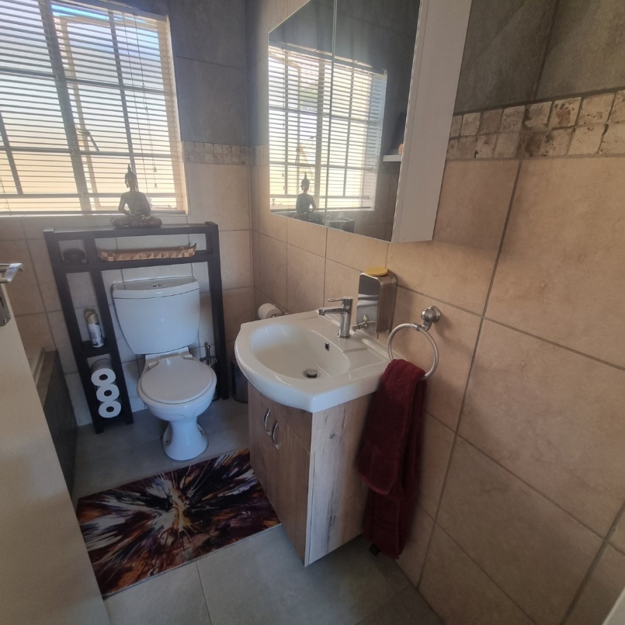 2 Bedroom Property for Sale in The Reeds Gauteng