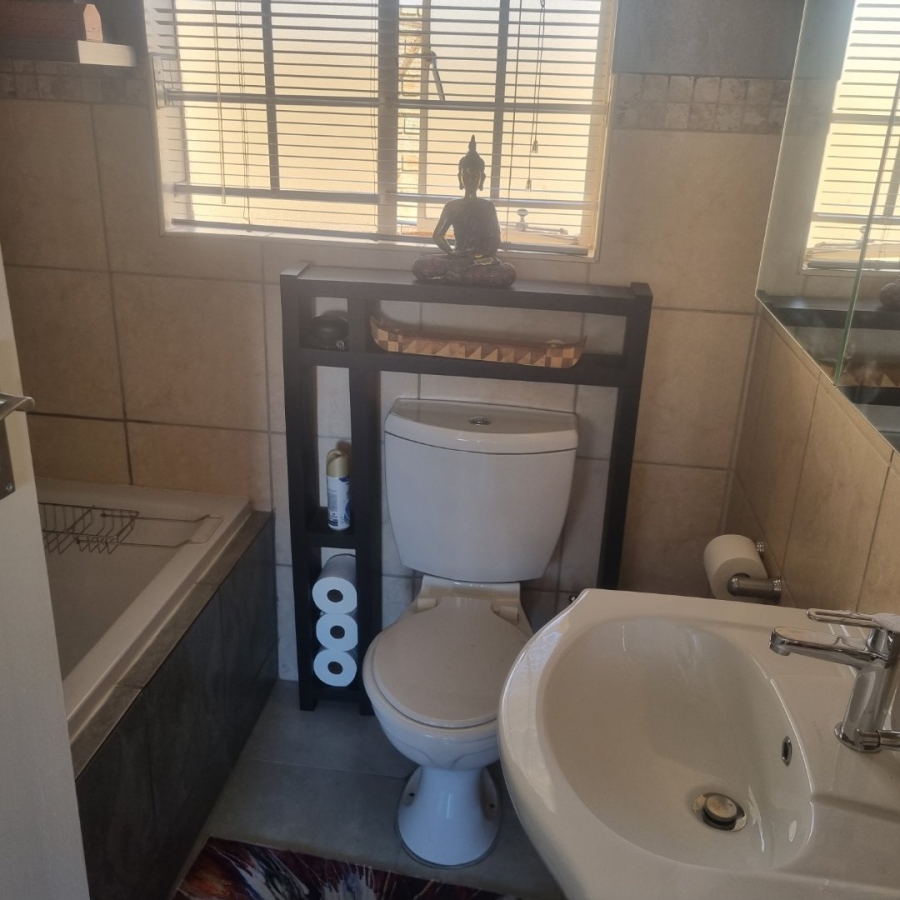 2 Bedroom Property for Sale in The Reeds Gauteng
