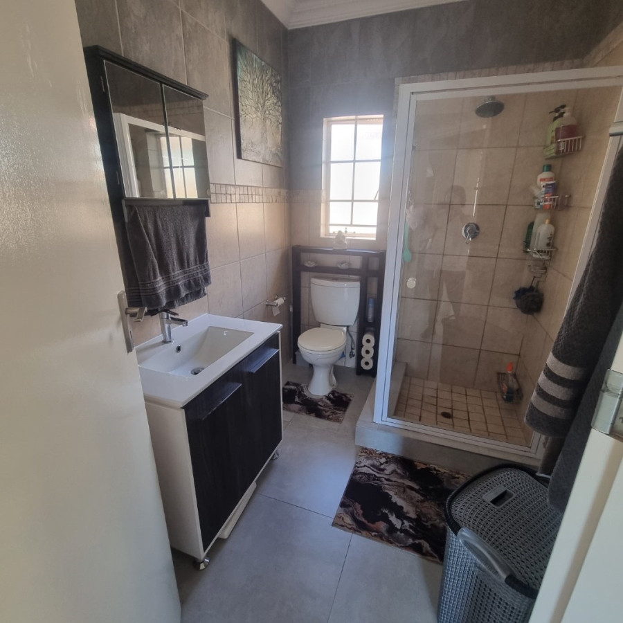 2 Bedroom Property for Sale in The Reeds Gauteng