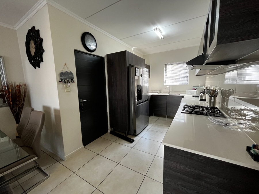 3 Bedroom Property for Sale in Oakdene Gauteng