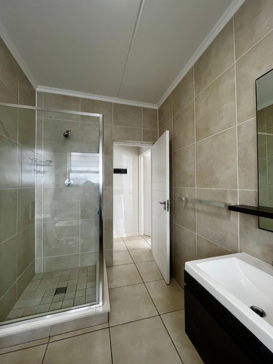 3 Bedroom Property for Sale in Oakdene Gauteng