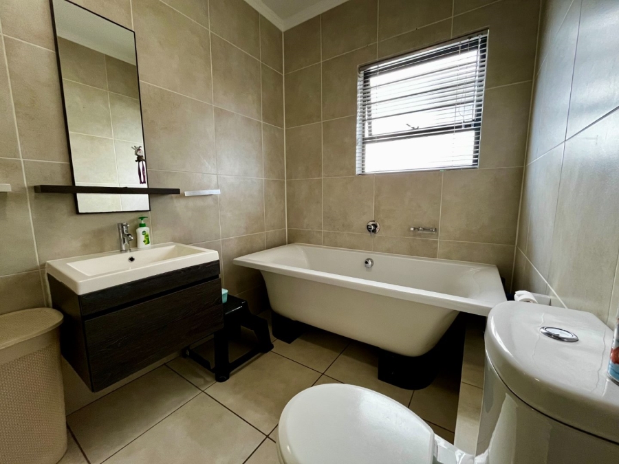 3 Bedroom Property for Sale in Oakdene Gauteng