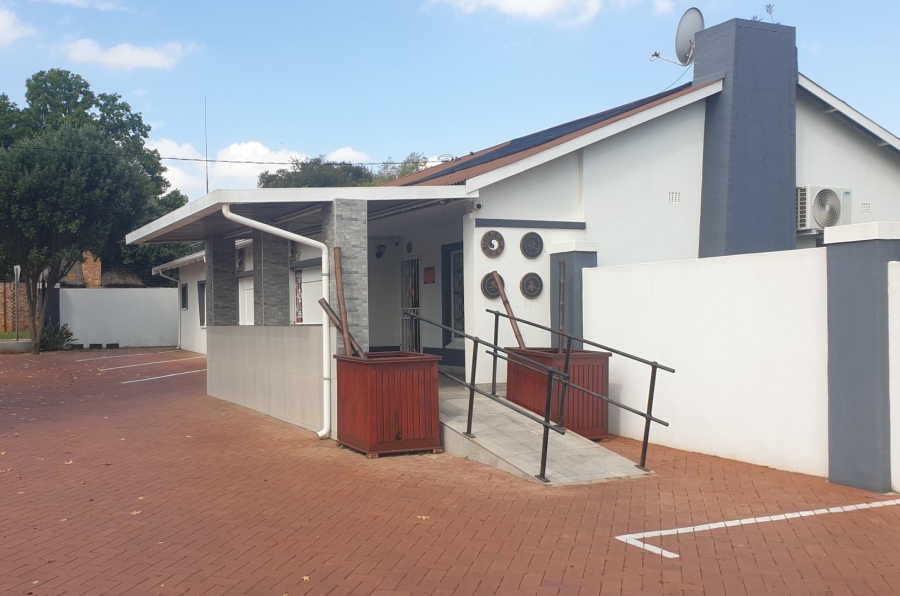 6 Bedroom Property for Sale in Clubview Gauteng