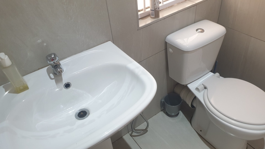 6 Bedroom Property for Sale in Clubview Gauteng