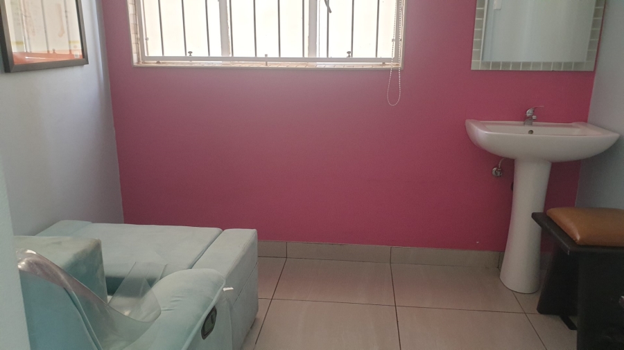 6 Bedroom Property for Sale in Clubview Gauteng