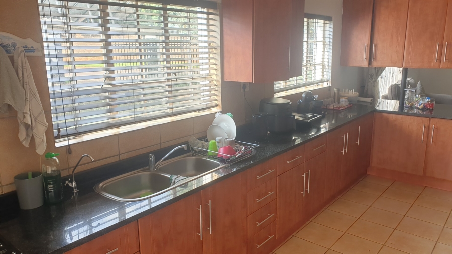 6 Bedroom Property for Sale in Clubview Gauteng