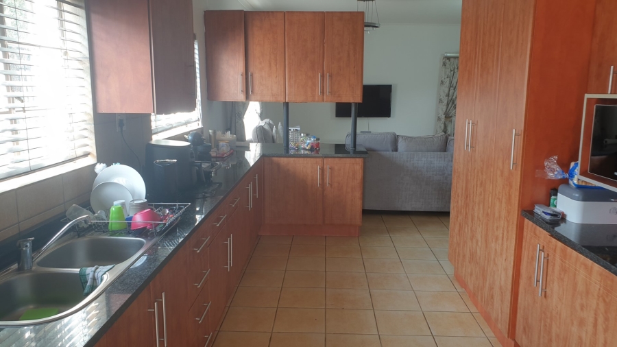 6 Bedroom Property for Sale in Clubview Gauteng